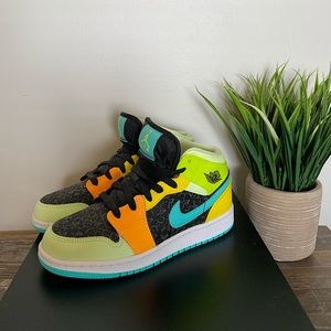 2020
Air Jordan 1 Mid SE GS 'Clover'